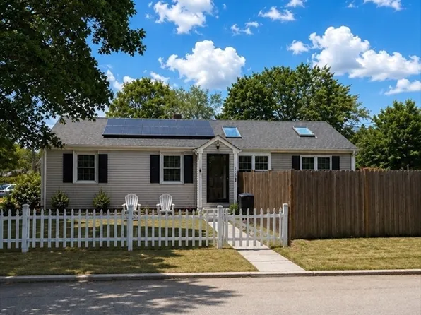 100 Bradley Ave, Brockton, MA 02302
