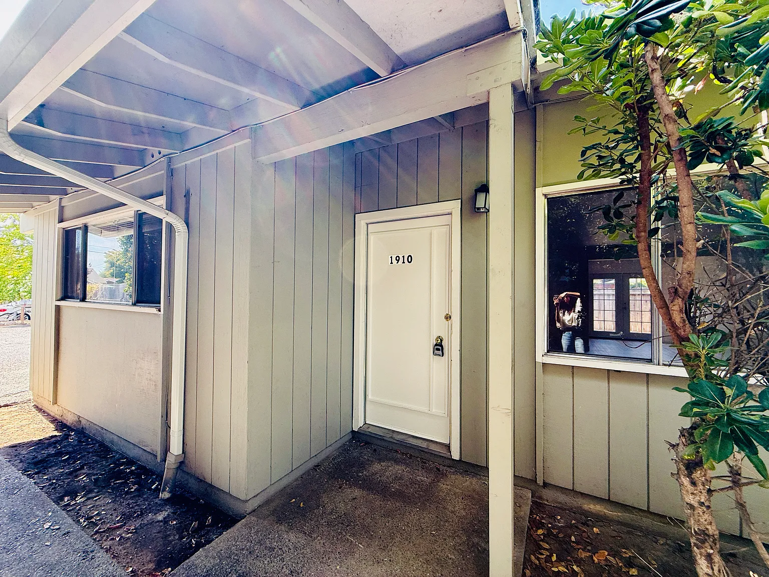 2 bed, 900 sqft, $2,450 — Photo 2