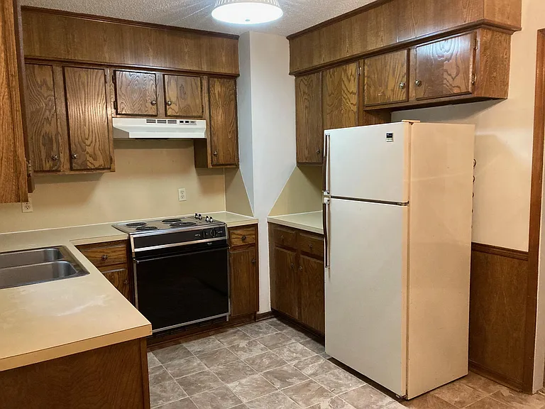 1308 Southridge Ct — Photo 2