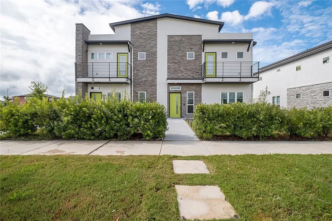 3 bed, 2.5 bath, 1840 sqft, $2,300 — Photo 1
