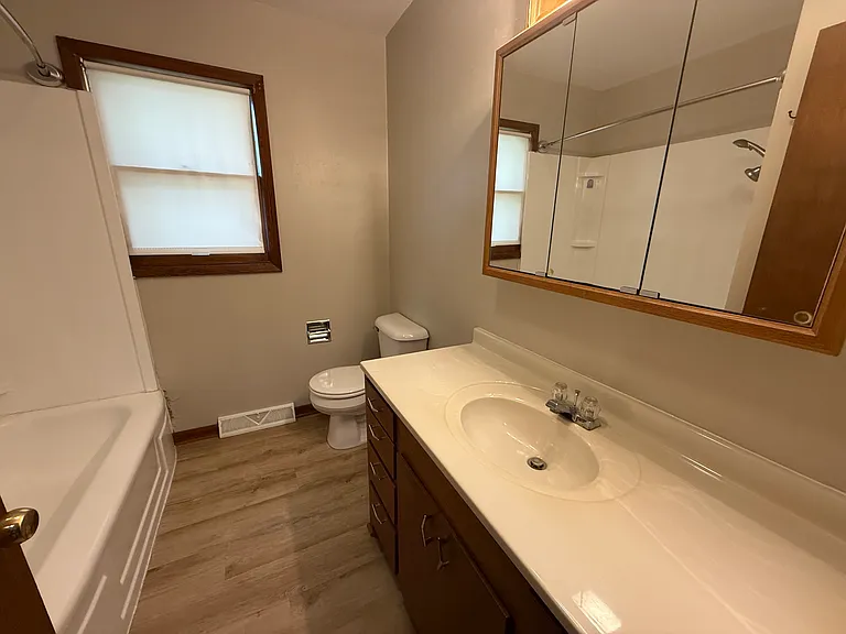 1017 3rd Ave — Photo 5