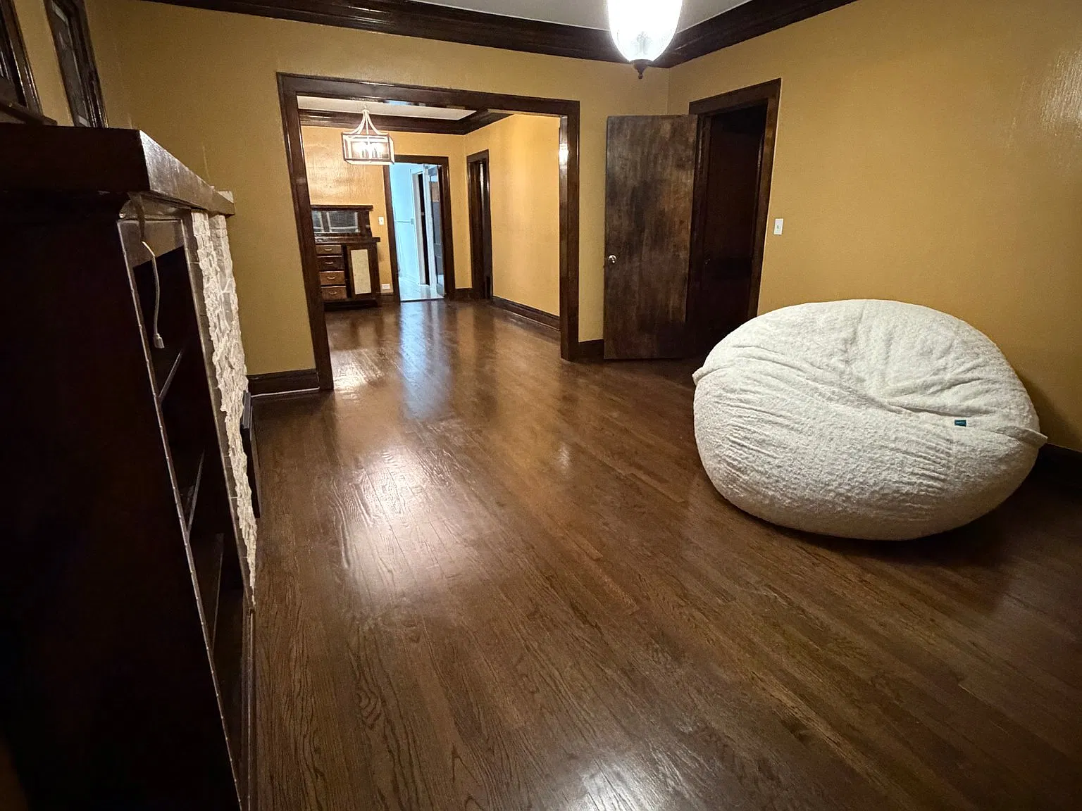 Spacious 3 Bedroom Apartment in Chicago Lawn — Photo 4