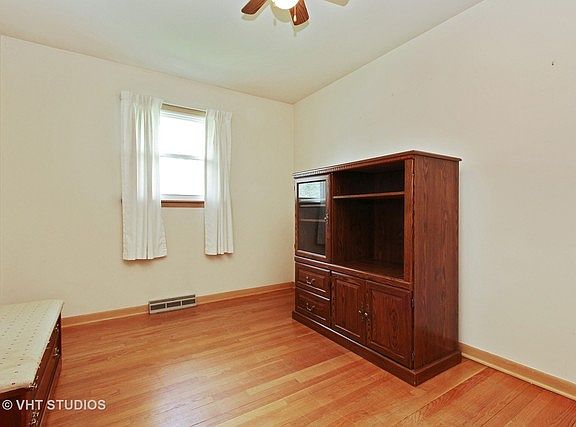 5th image of 33192 N Park St