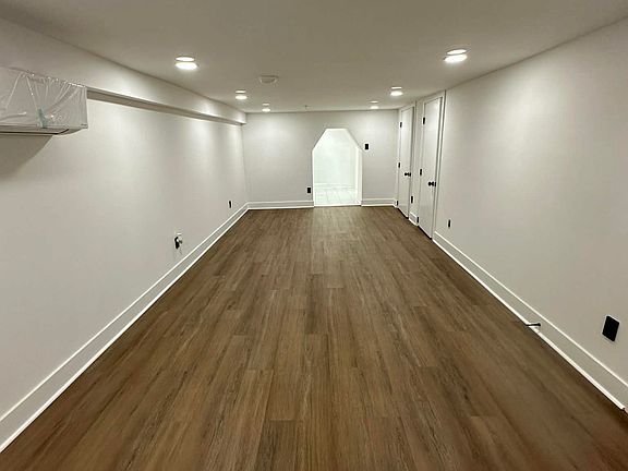 2nd image of 4927 Catharine St #4