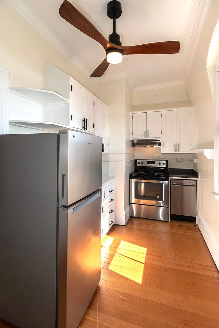 438 State St — Photo 2