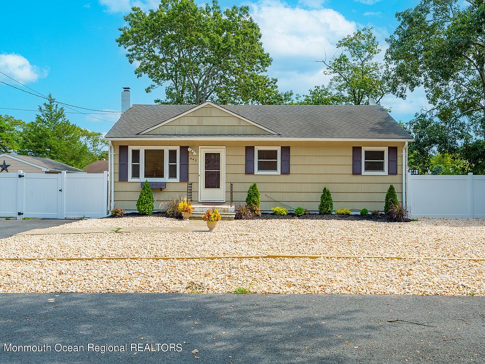 1st image of 442 Dahncke Ln