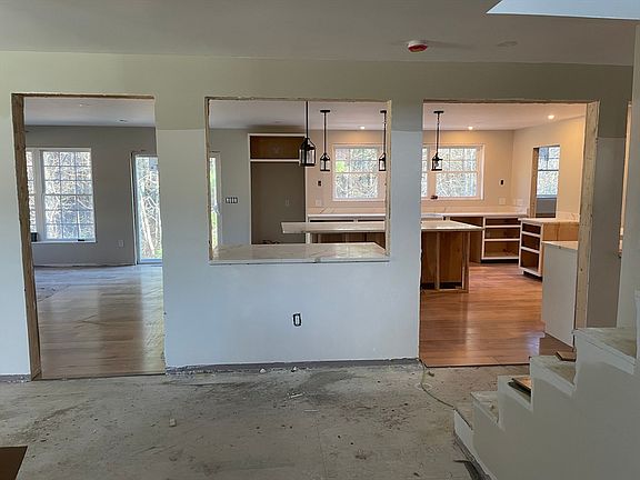 3rd image of 28 Marion Rd