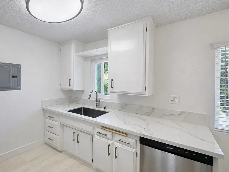 Mistyvale Apartments — Photo 16