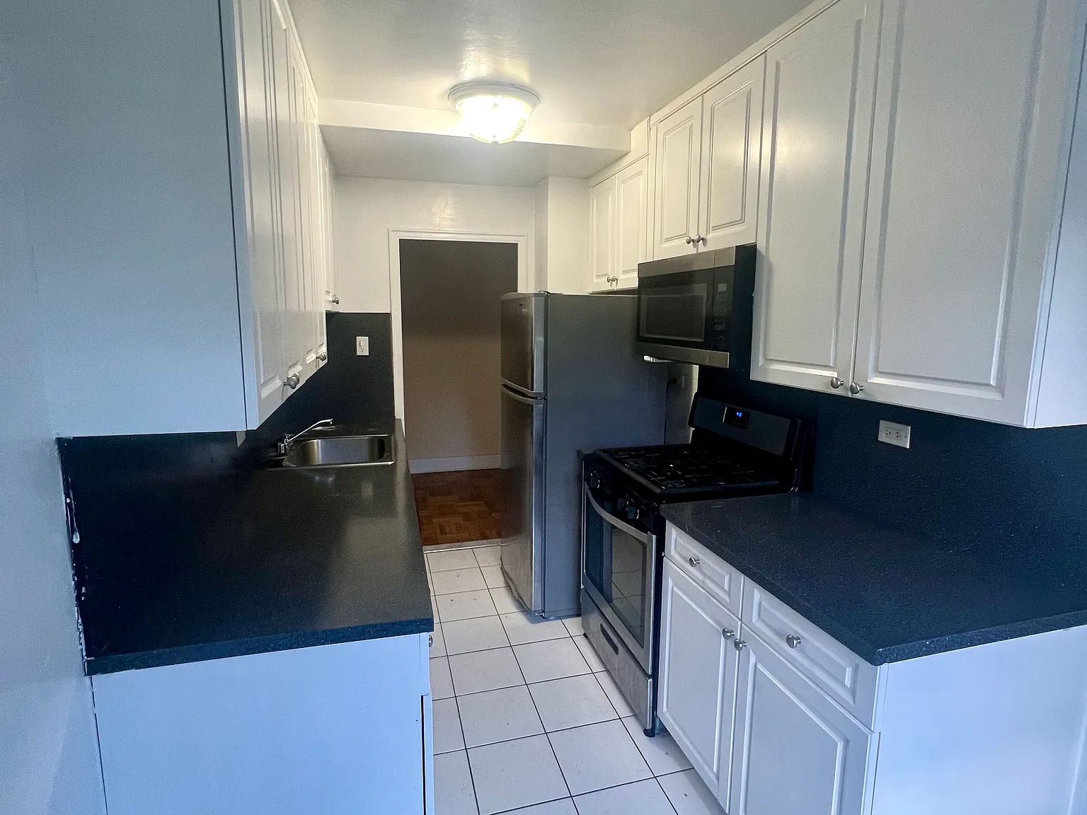 2 bed, 1025 sqft, $2,749 — Photo 2