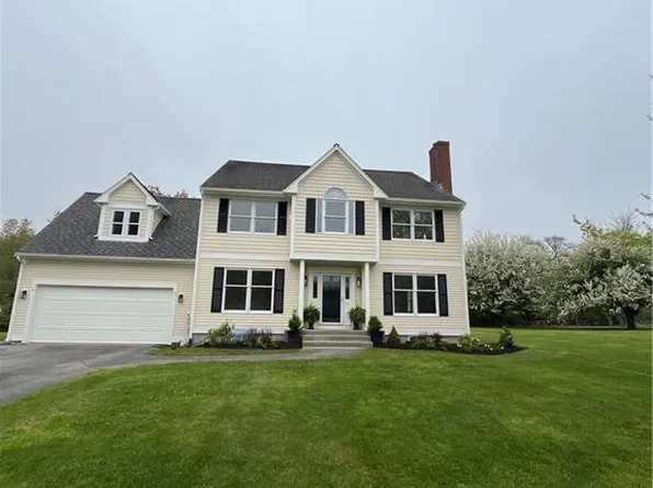 43 Bluegrass Dr, Middletown, RI 02842