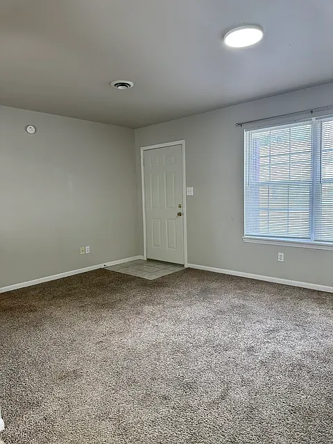 3 bed, 960 sqft, $850 — Photo 3