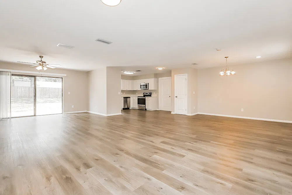 3 bed, 2.0 bath, 1689 sqft, $3,610 — Photo 3