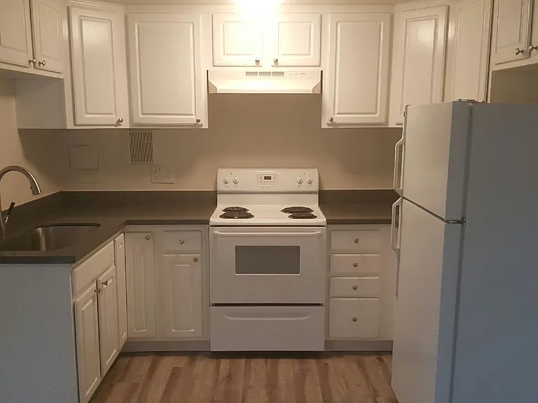 Effortless Living Near the Alaska Junction The Webster Apartments — Photo 13