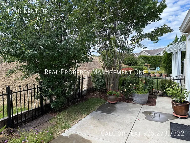 1740 Kent Dr — Photo 16