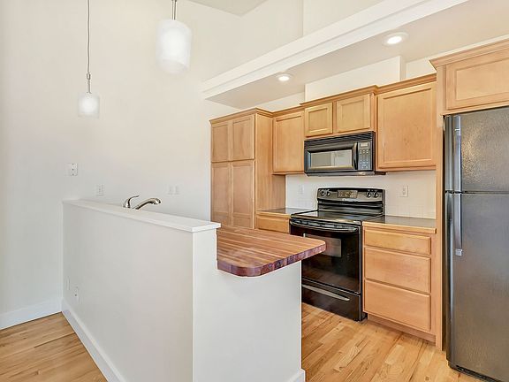 3rd image of 4552 W Kendall St