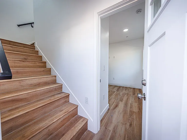 Huge 2, 3 & 4 Bed 2026 Townhomes — Photo 52