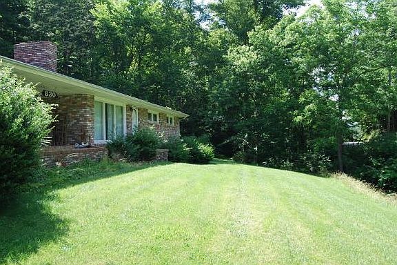4th image of 830 Rock Springs Dr