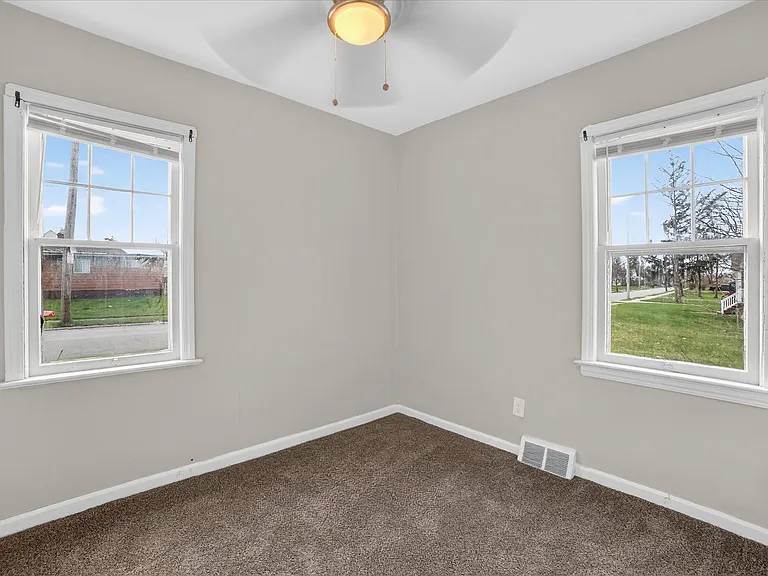 17208 Lipton Ave — Photo 12
