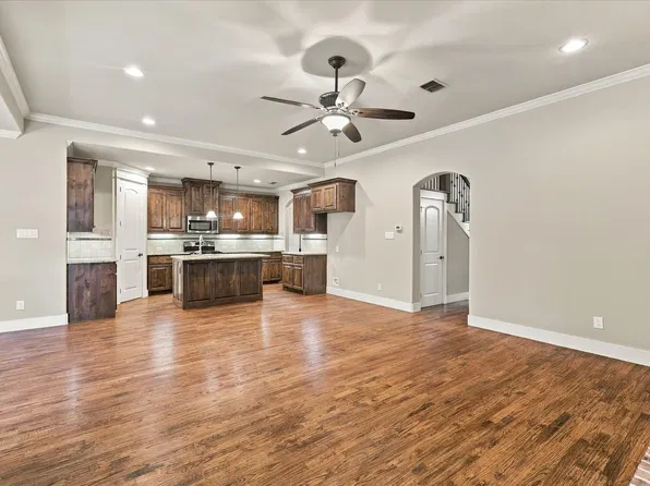 402 Collin St, Argyle, TX 76226