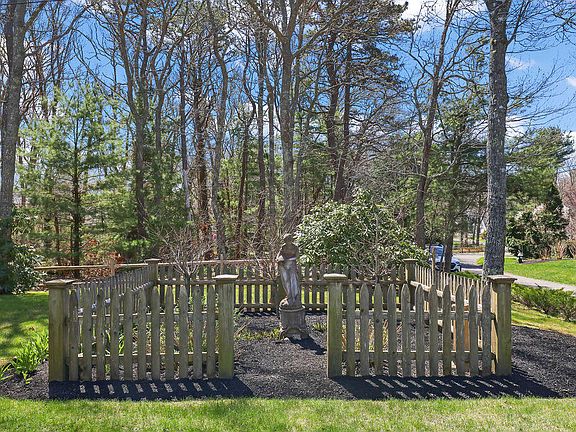 3rd image of 170 Sturbridge Drive