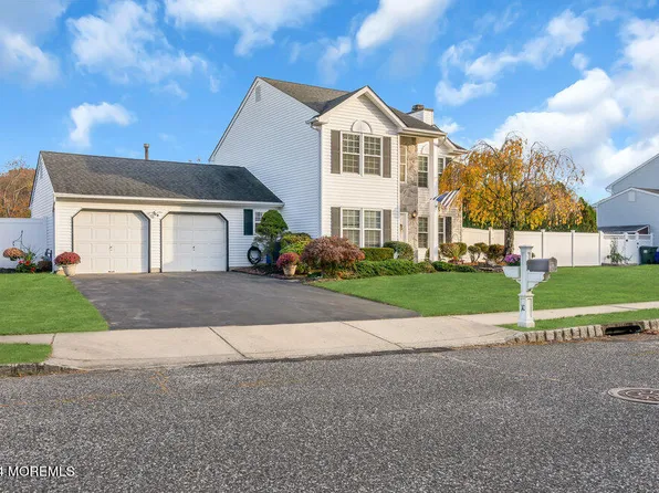 10 Crossbrooke Court, Howell, NJ 07731