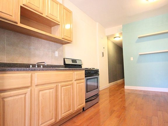2nd image of 419 Franklin Ave #8-0