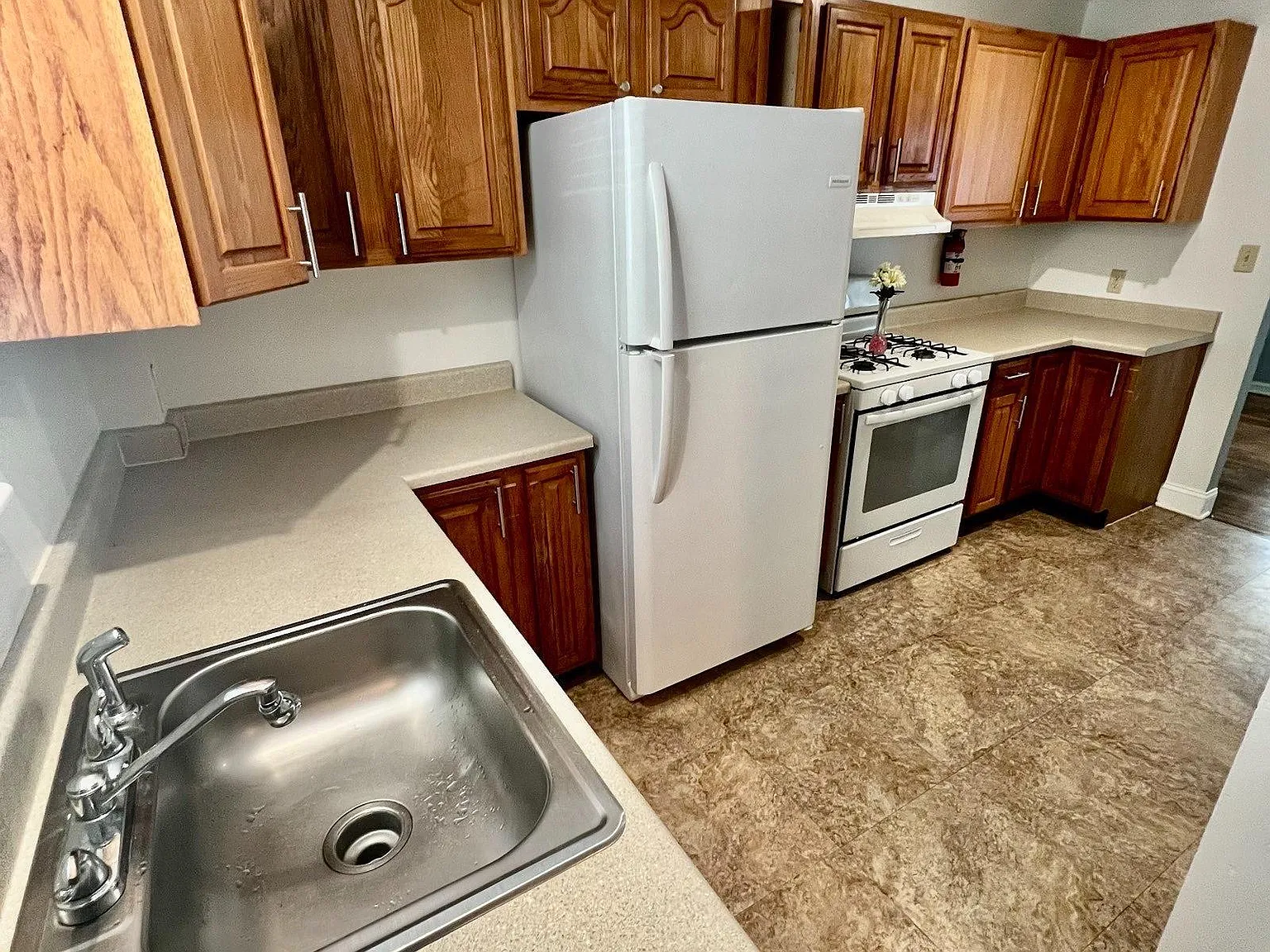 3 bed, 1200 sqft, $1,600 — Photo 4