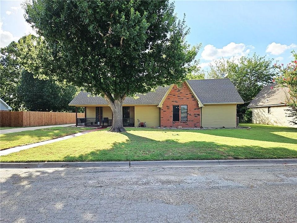 1st image of 804 Crestline Dr
