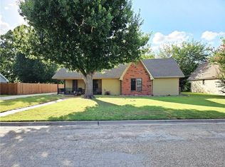 804 Crestline Dr, Mexia, TX 76667