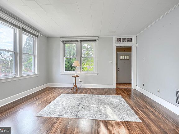 2nd image of 6113 Fair Oaks Ave