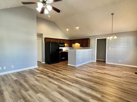 3rd image of 3444 Foxrun Ln