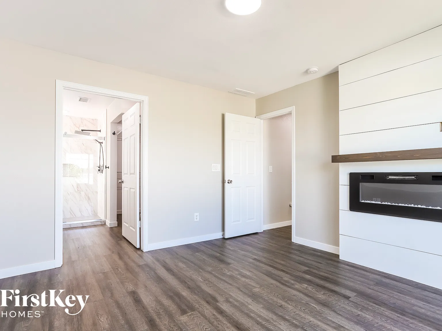 3 bed, 2.0 bath, 1279 sqft, $3,170 — Photo 3