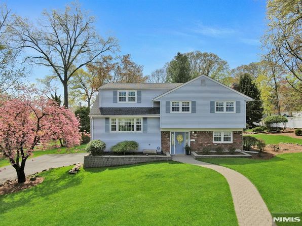 122 Royal Dr, Park Ridge, NJ 07656