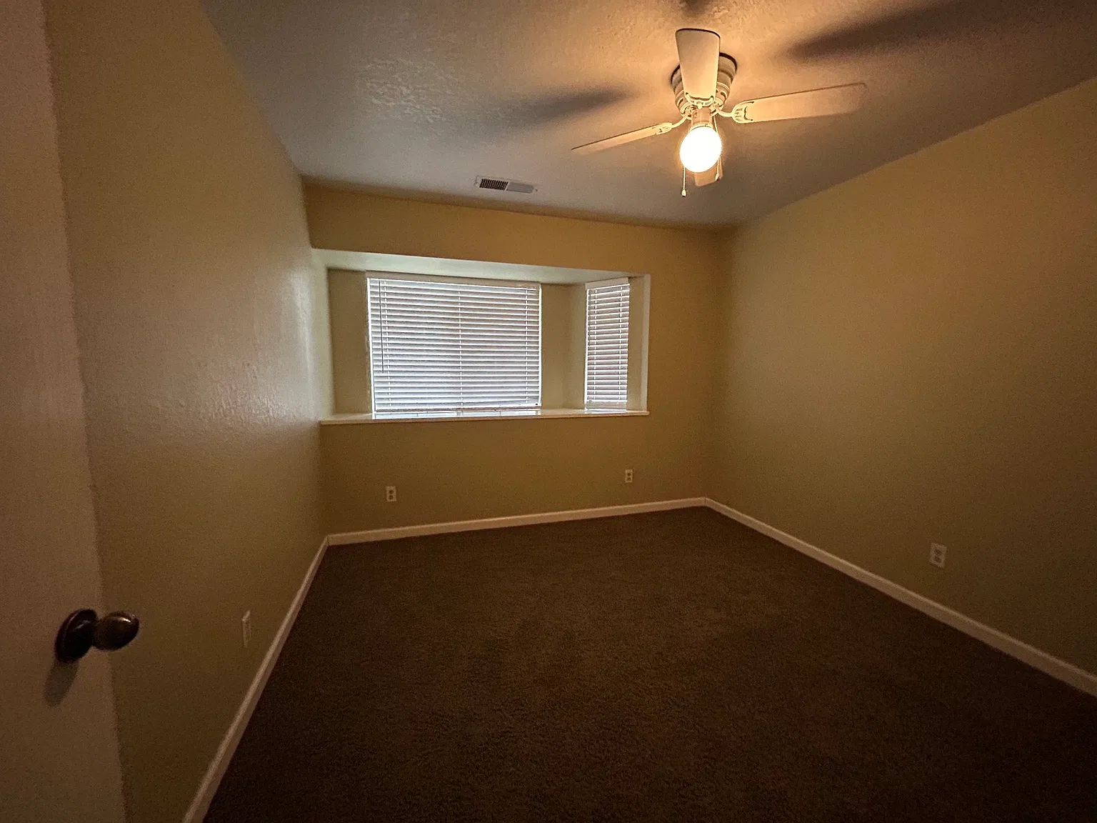 1831 E Chamberlain Dr — Photo 2