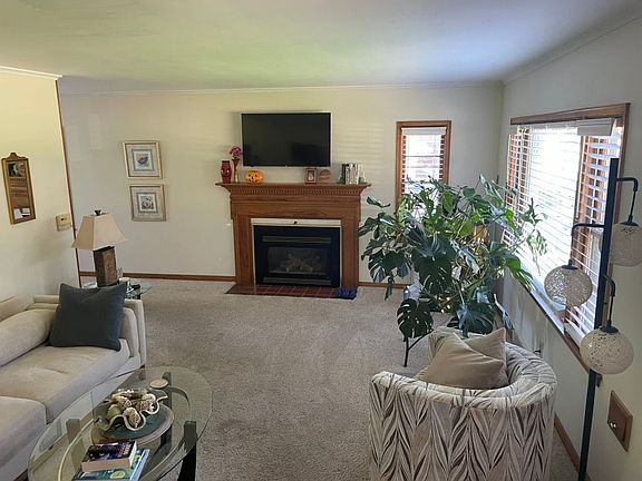 2nd image of 355 Bradley St