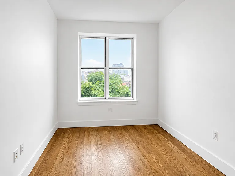 220 Hawthorne St #5R — Photo 9