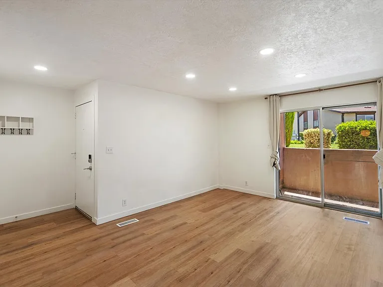 263 W Garden Park Dr — Photo 1
