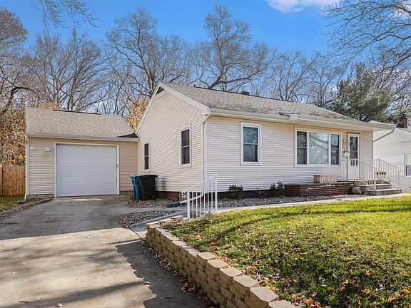 4th image of 136 Althea Ave