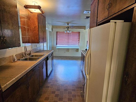5th image of 1567 Lodgepole Ave