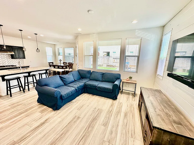 241 Aria Ave S — Photo 3