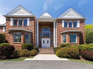 32 Stonewall Cir, West Harrison, NY