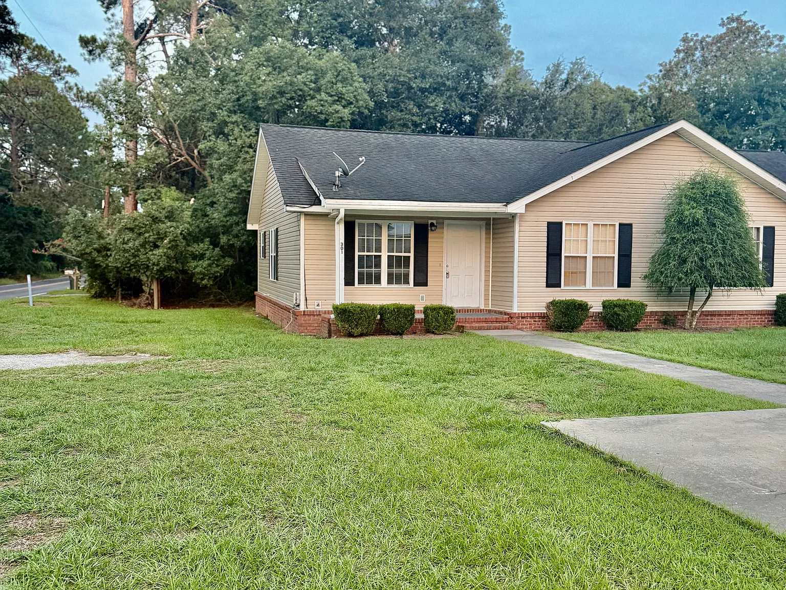 2 bed, 1051 sqft, $950 — Photo 2