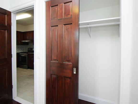 4th image of 25-11 42nd St #1R