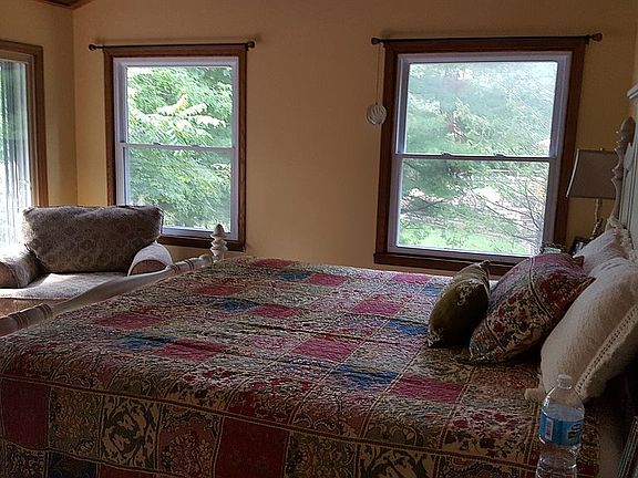 4th image of 2704 Wrenhaven Dr