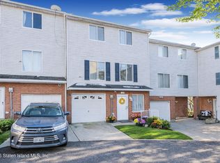 128 Emily Ln, Staten Island, NY 10312