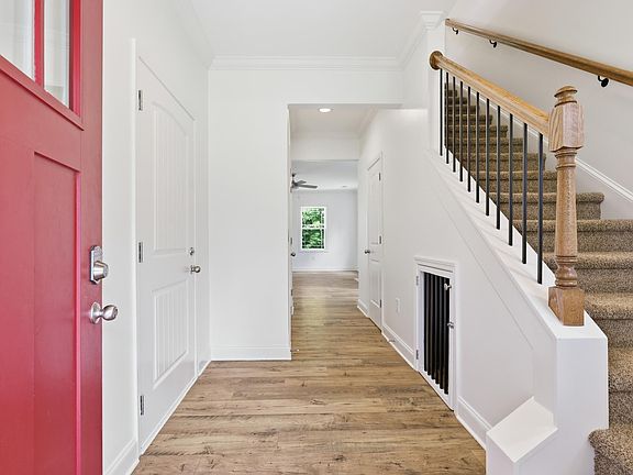 3rd image of 119 Howell Cir