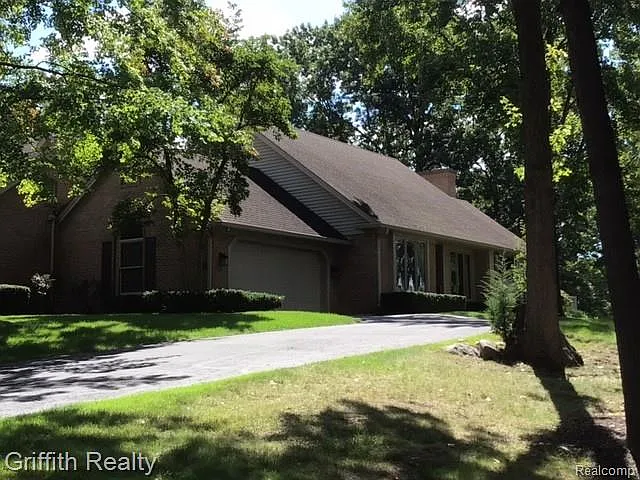 4562 Golf View Dr photo 1