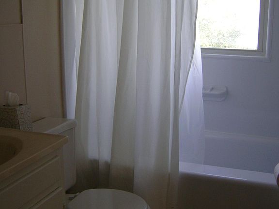 5th image of 500 Fisher St #B