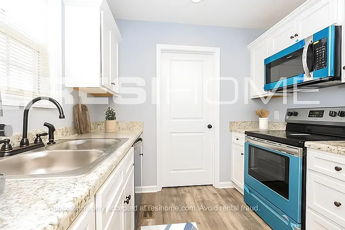 3 bed, 2.0 bath, 1176 sqft, $1,625 — Photo 4