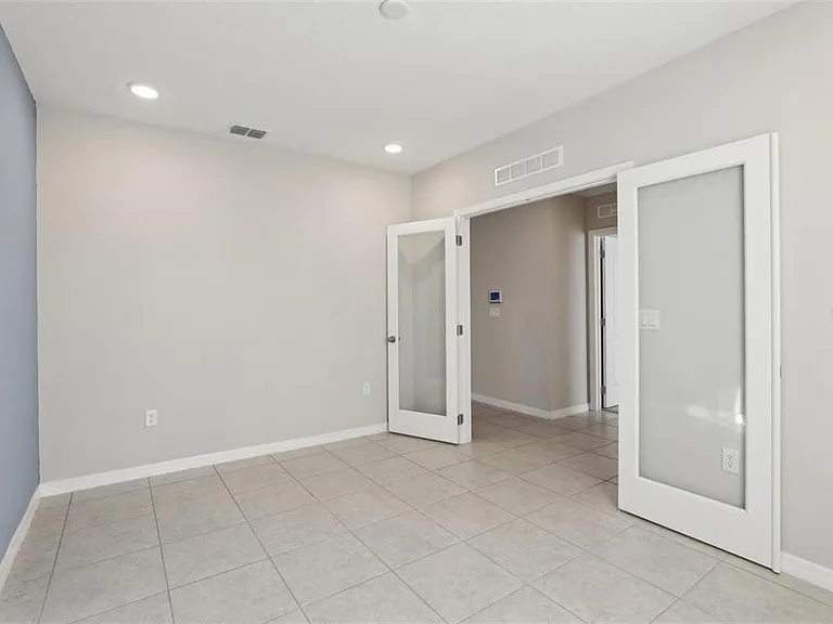 2410 Park Ave — Photo 12